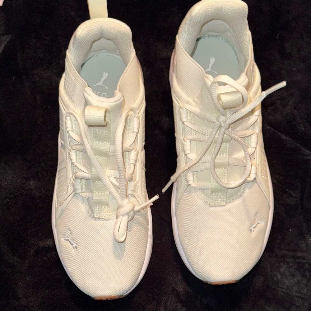 Women’s NWOT PUMA Off-White Sneakers